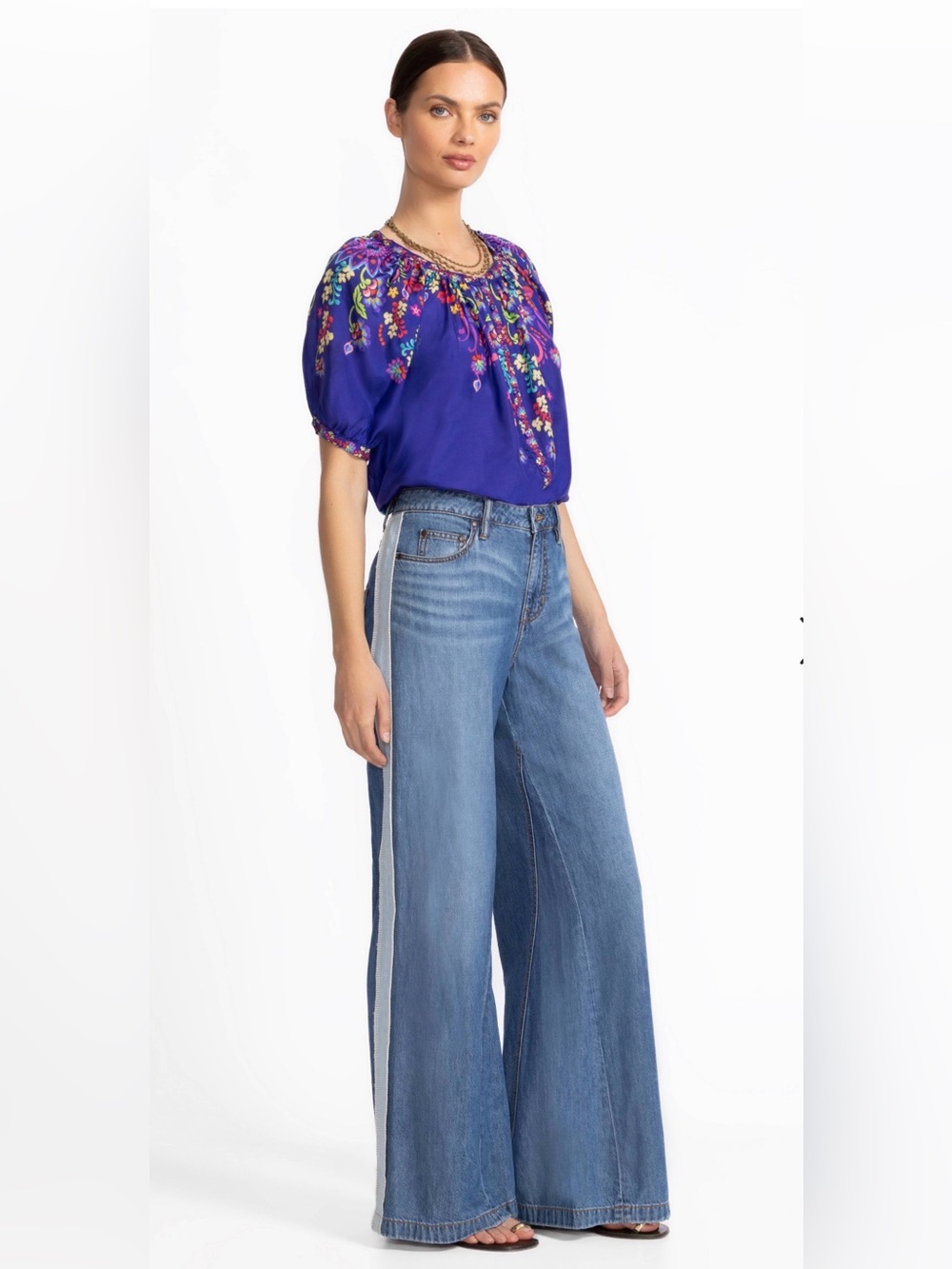 NWT Johnny Was size 32 / 14 US, Wide leg Jeans high rise, relaxed fit, no flaws